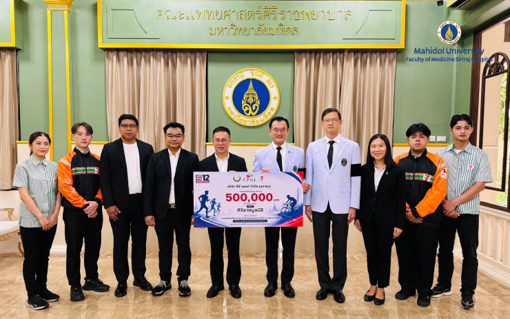 บริษัท ซีพี ออลล์ จำกัด (มหาชน)  โดย คุณพิสิฐ พรัดมะลิ รองกรรมการผู้จัดการ  คุณไพฑูรย์ รำพึง ผู้ช่วยกรรมการผู้จัดการ และ คุณฐปณ พรหมเพชร ผู้จัดการทั่วไป  มอบเงิน 500,000 บาท เพื่อสมทบกองทุน “แสงนำใจไทยทั้งชาติ เดิน วิ่ง ปั่น ป้องกันอัมพาต ครั้งที่ 12 เฉลิมพระเกียรติ” โดยมี ศ. นพ.อภิชาติ อัศวมงคลกุล คณบดีคณะแพทยศาสตร์ศิริราชพยาบาล มหาวิทยาลัยมหิดล และ รศ. นพ.ยงชัย นิละนนท์ ประธานศูนย์โรคหลอดเลือดสมองศิริราช เป็นผู้รับมอบ