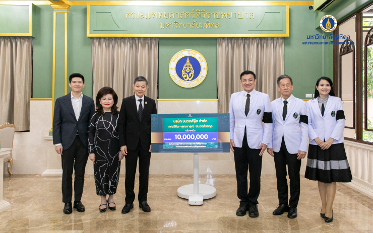 บริษัท ชินวงศ์ฟู้ด จำกัด โดยคุณวิชิต - คุณจารุณี ชินวงศ์วรกุล มอบเงินจำนวน 10,000,000 บาท เพื่อสมทบกองทุน “สร้างอาคารสถานีรถไฟฟ้าศิริราช” โดยมี ศ. นพ.กีรติ เจริญชลวานิช คณบดีคณะแพทยศาสตร์ศิริราชพยาบาล มหาวิทยาลัยมหิดล พร้อมคณะผู้บริหารร่วมรับมอบ